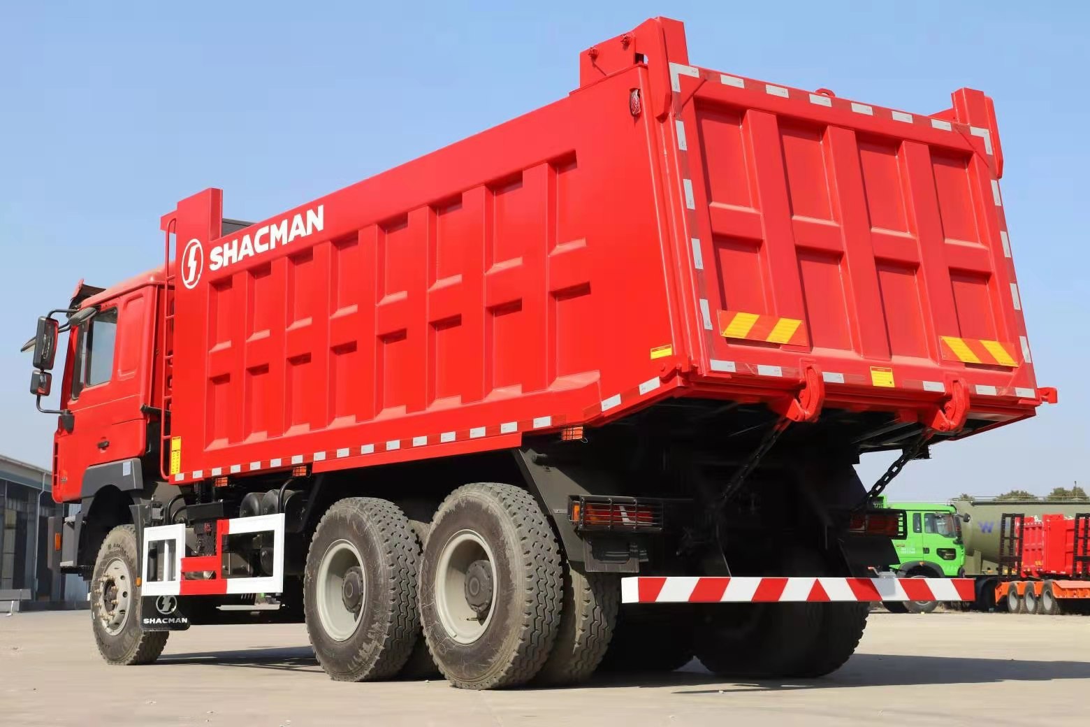 SHACMAN F3000 U Shape Truck Body Mining Dump Truck 375HP prix à vendre